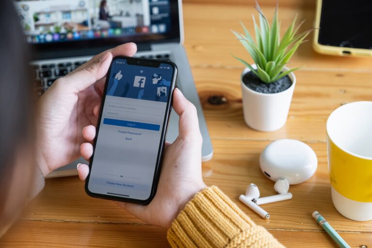 facebook app on phone