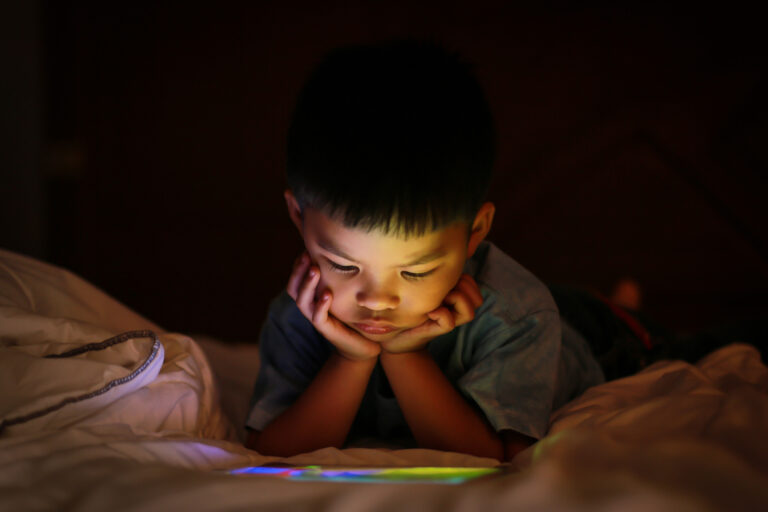Let's look at the research on how different types of technology affect brain development.